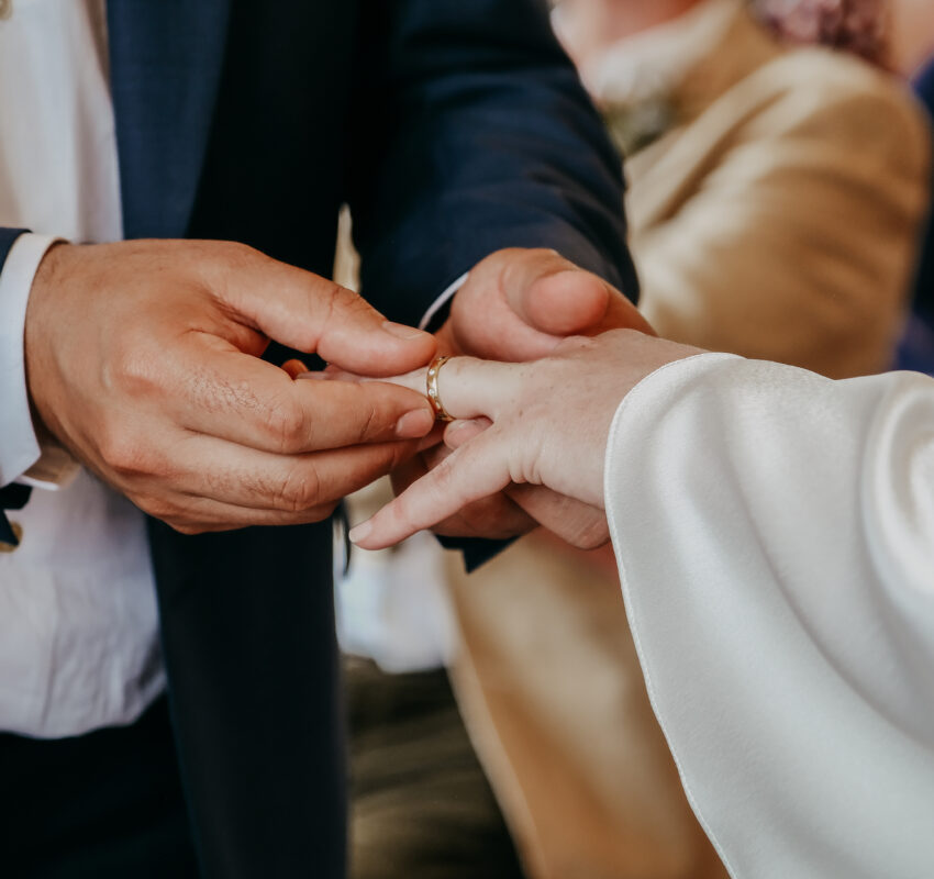 Wedding_Ring_Gesture